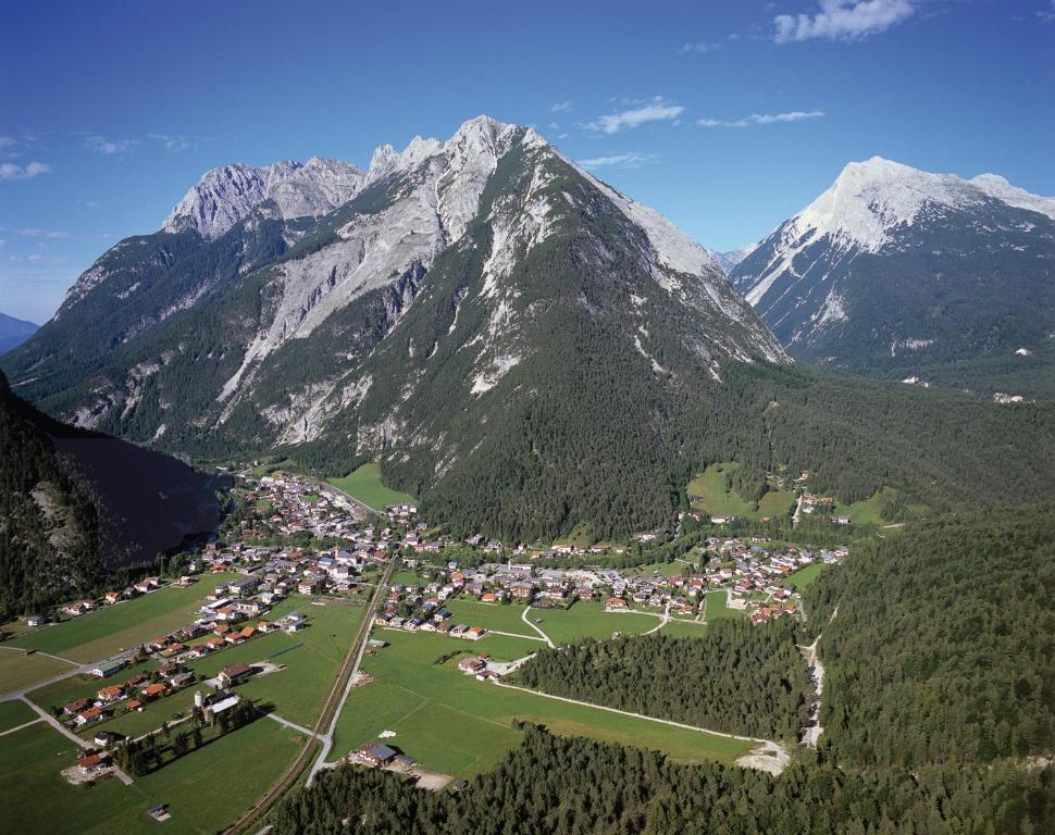 Gasthof Risserhof Scharnitz Exterior photo